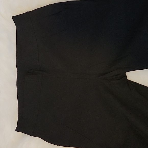 Bundle of 2 RW&Co Modern Stretch Crop Leggings - Picture 3 of 8